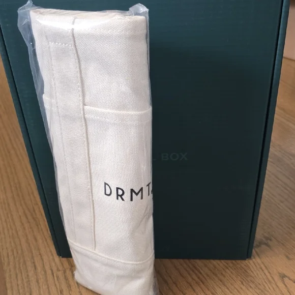 DRMTLGY Skincare Set - Blue and White - Picture 7 of 8